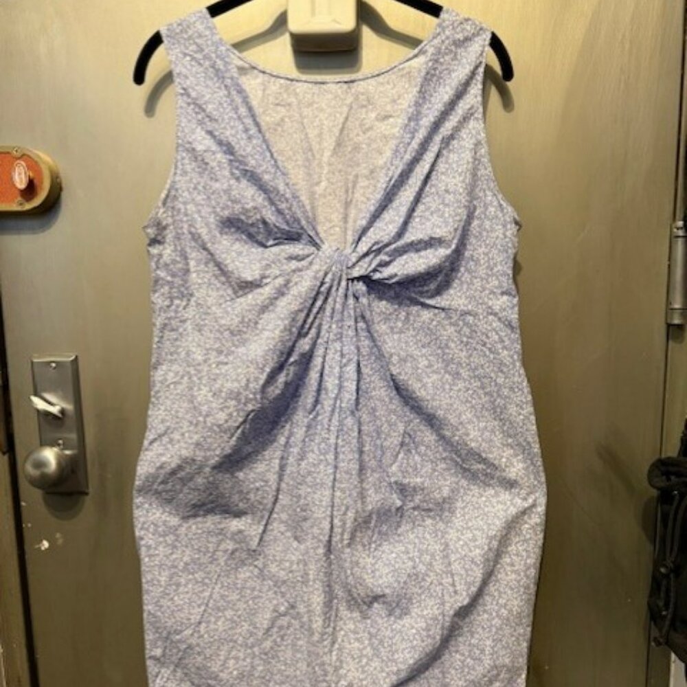 Retro Printed twist-back dress, blue and white digital graphic print Shift Dress - Picture 7 of 16